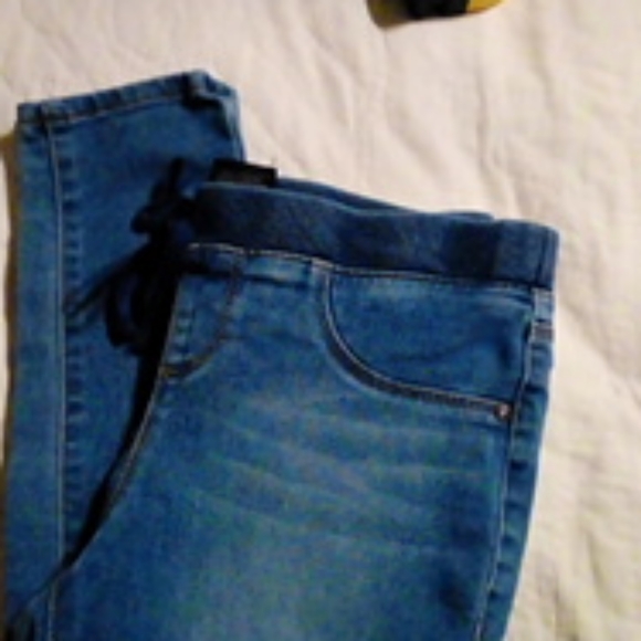 Girls "squeeze" jeans - Picture 1 of 3